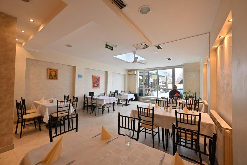 Hotel Tiski Cvet Novi Becej Экстерьер фото