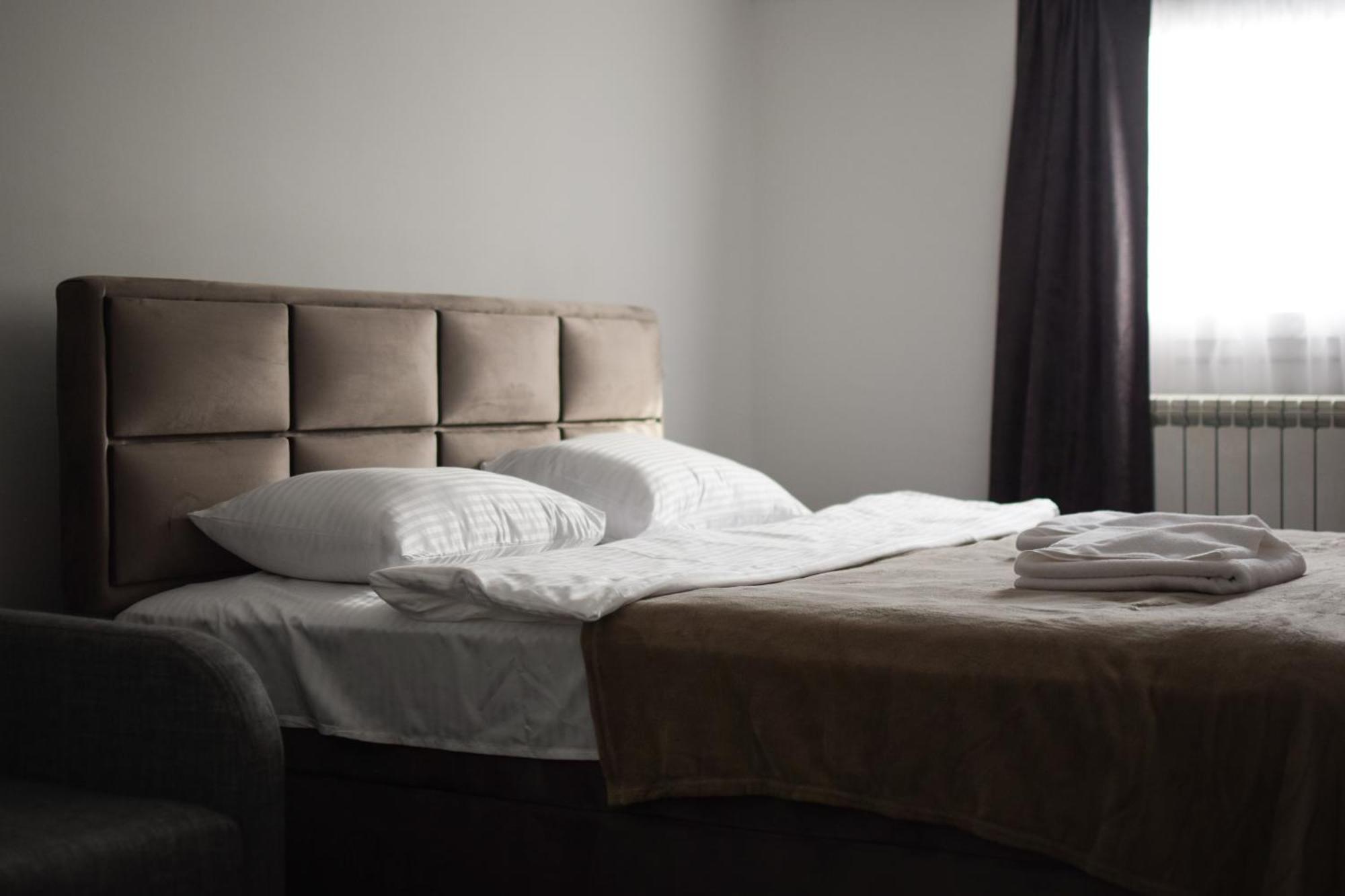 Hotel Tiski Cvet Novi Becej Экстерьер фото
