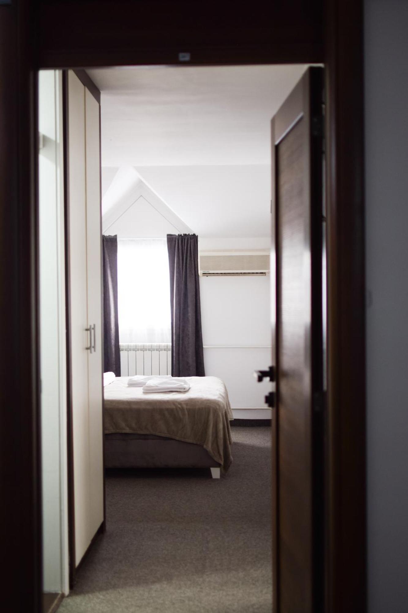 Hotel Tiski Cvet Novi Becej Экстерьер фото